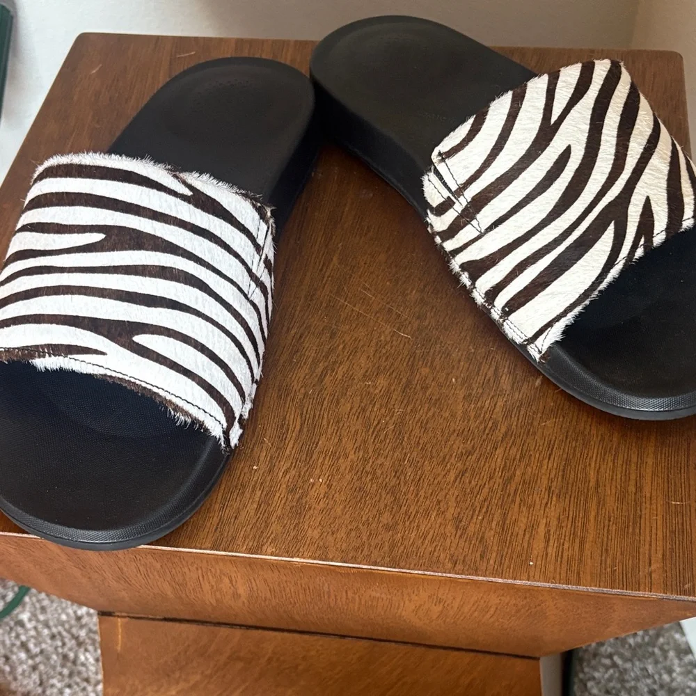 Fitflop EUC Iqushion Hair-on Leather Zebra Print Slides Women’s EU 42 / US 10